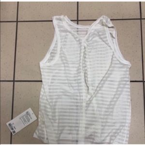 NWOT LULULEMON TOP